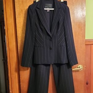 Yansi Fugel Navy Suit